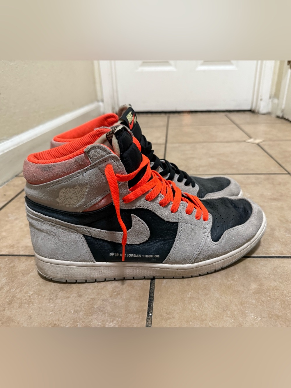 Mens Jordan Retro High OG 'Neutral Grey/Hyper Crimson'
